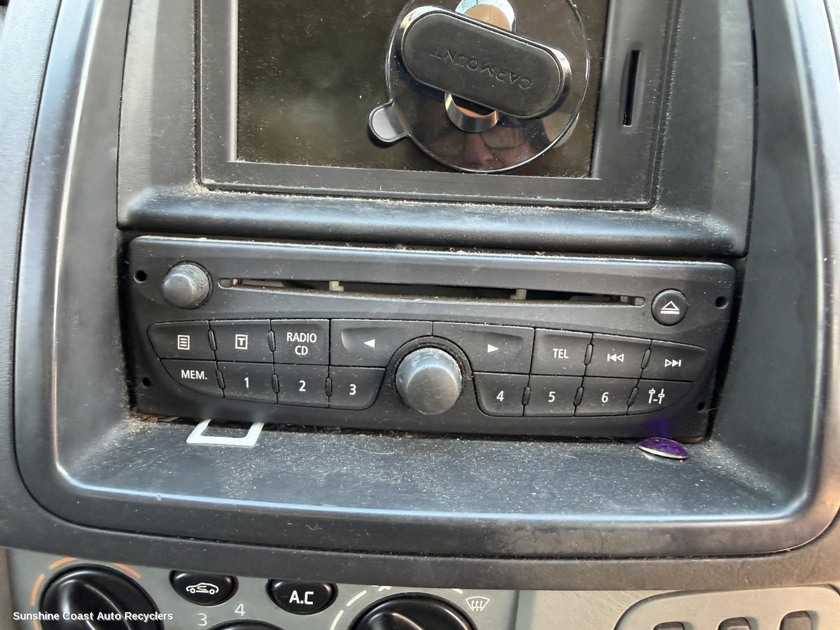 2010-2014 Renault Trafic Radio Cd Dvd Sat Tv