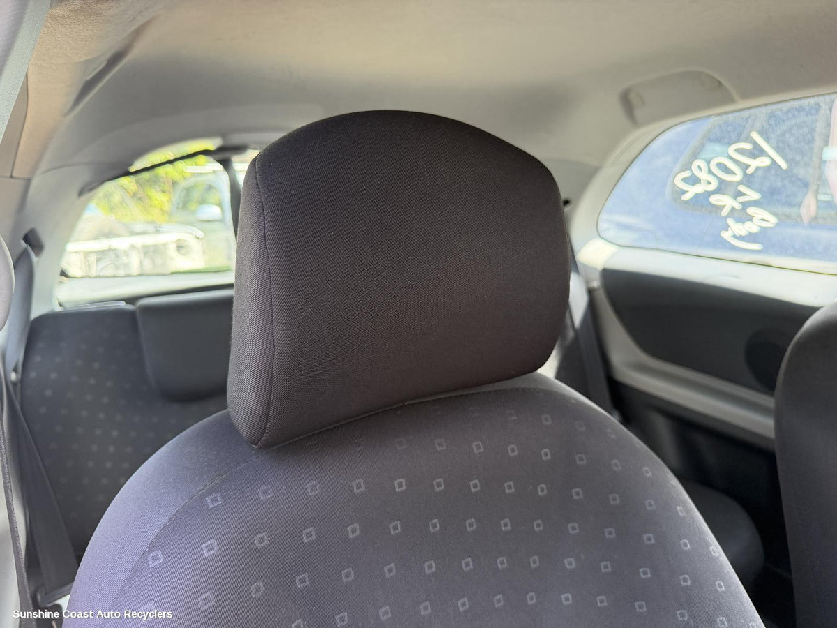 2005-2016 Toyota Yaris Headrest