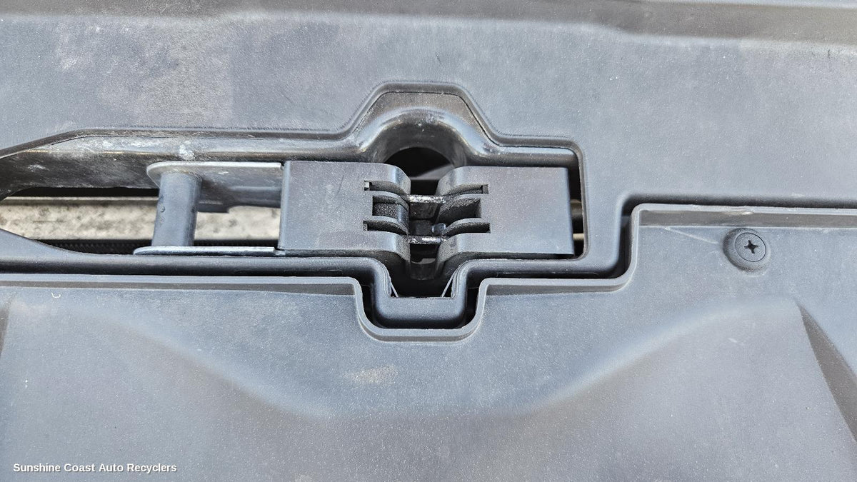 2010-2015 Skoda Fabia Bonnet Lock Support