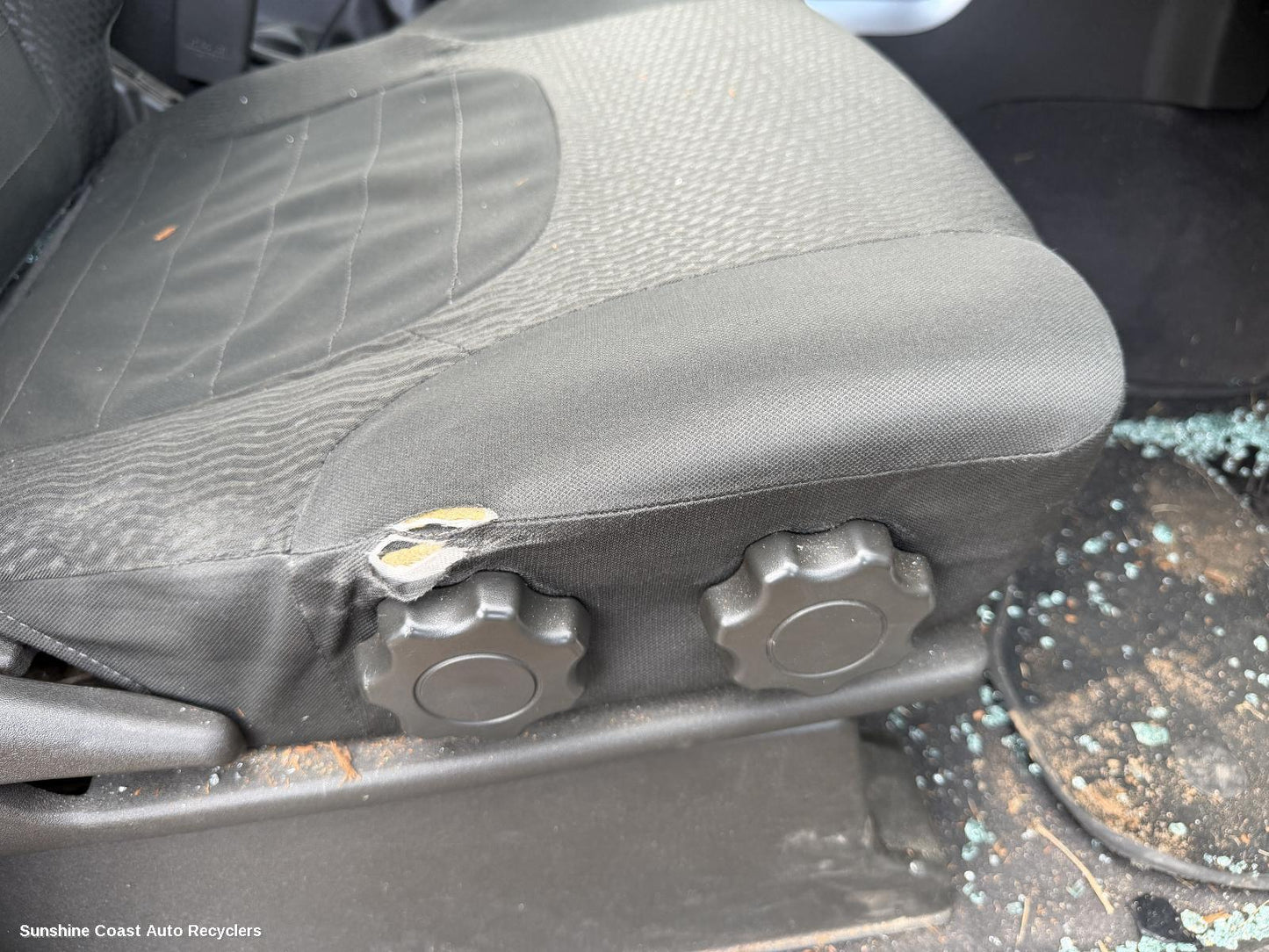 2010-2015 Nissan Navara Front Seat