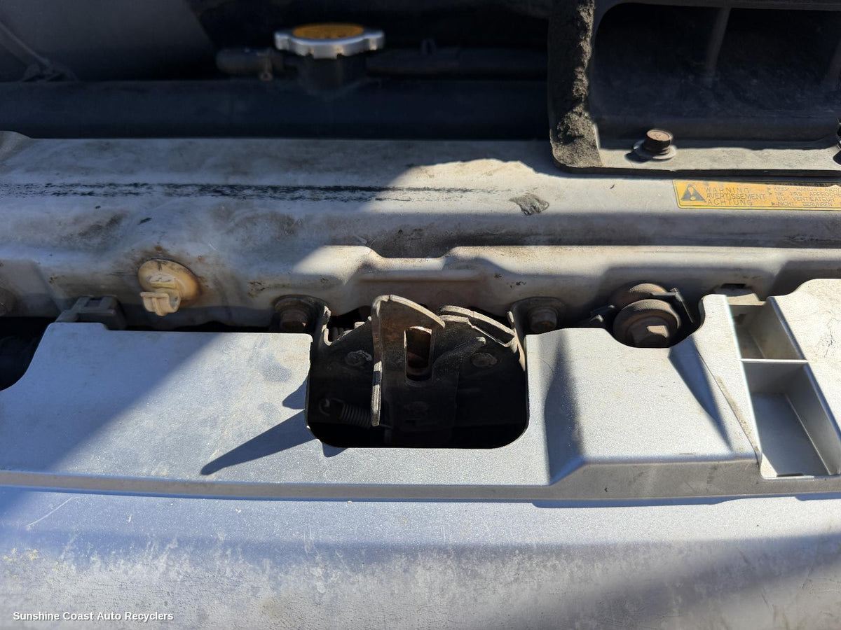 2002-2008 Mitsubishi Pajero Bonnet Lock Support