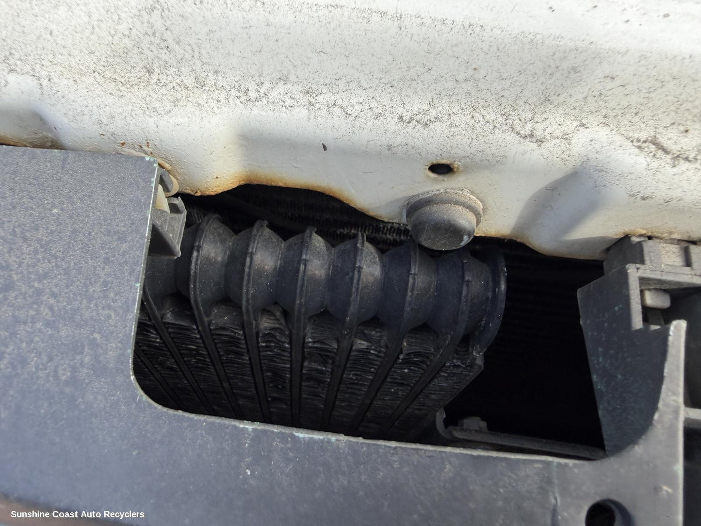 2000-2002 Mitsubishi Pajero Cooler