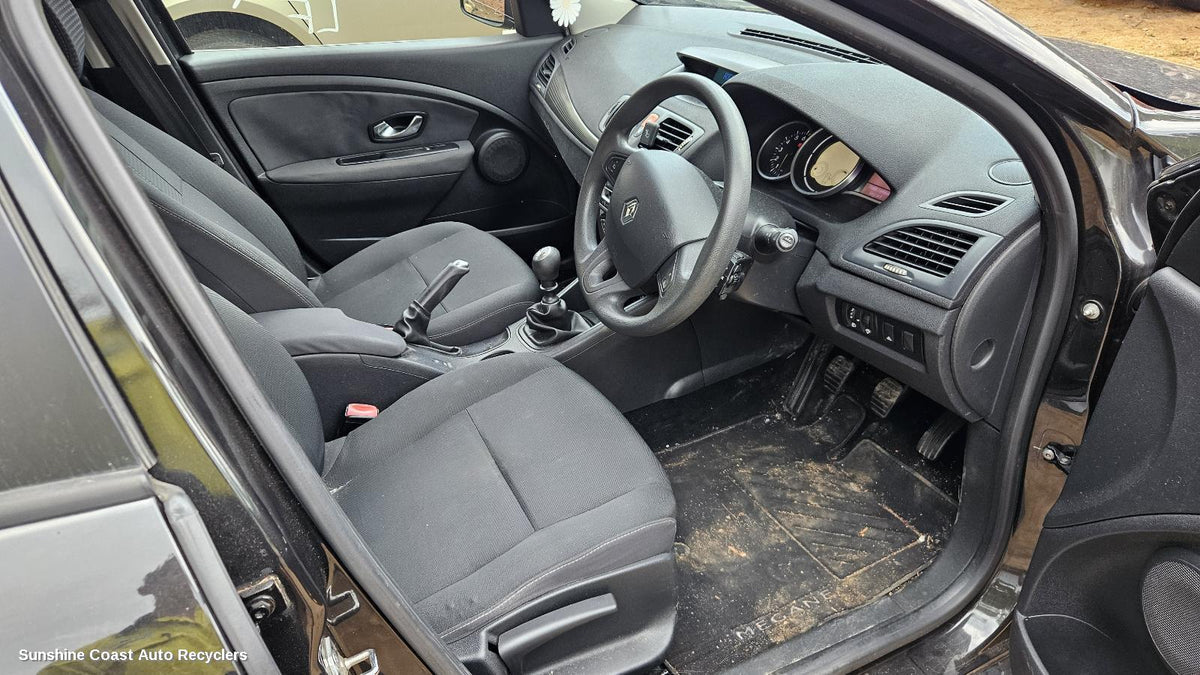 2010-2016 Renault Megane Front Seat
