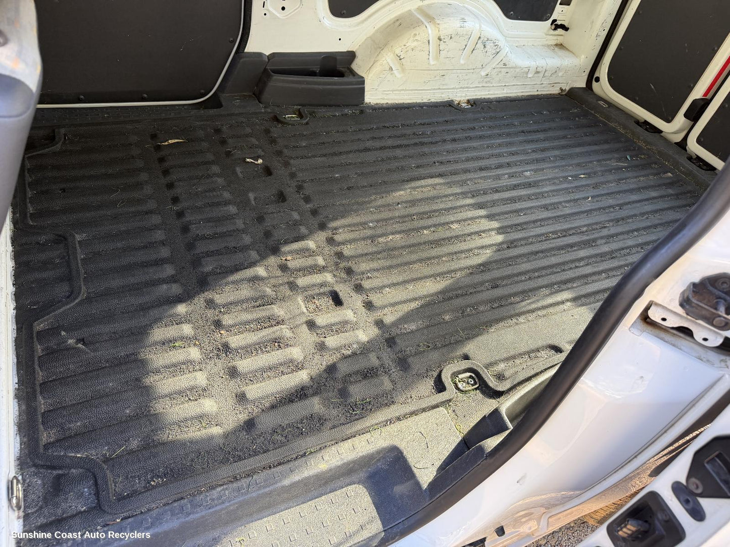 2010-2015 Volkswagen Caddy Carpet