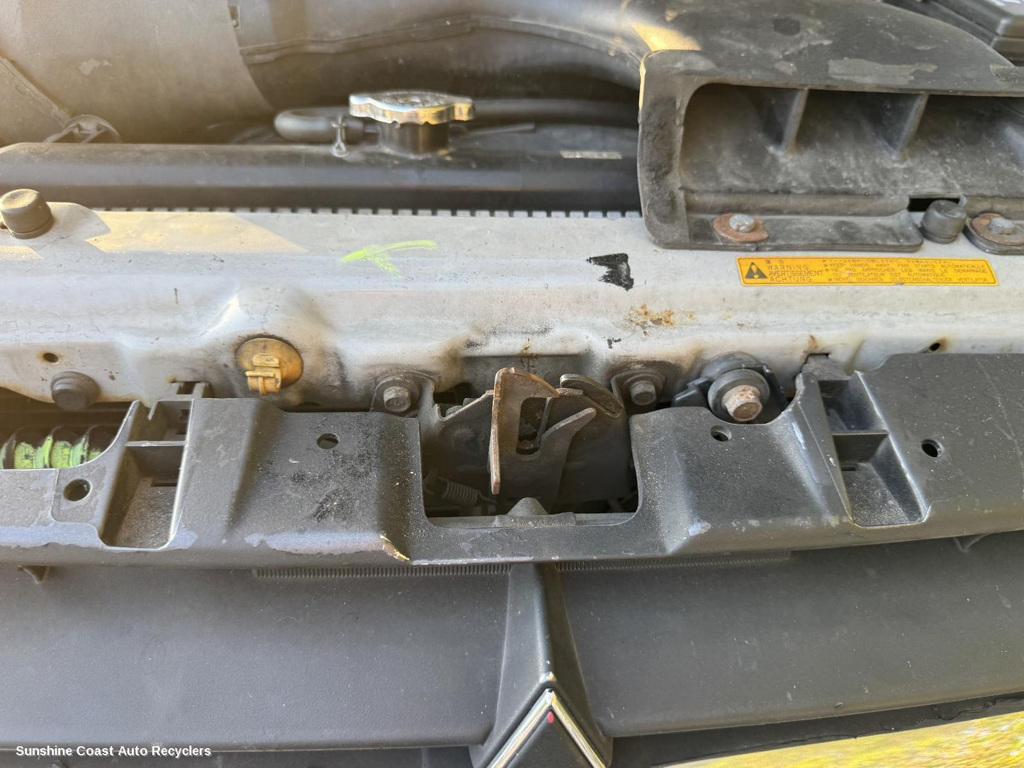 2002 Mitsubishi Pajero Bonnet Lock Support