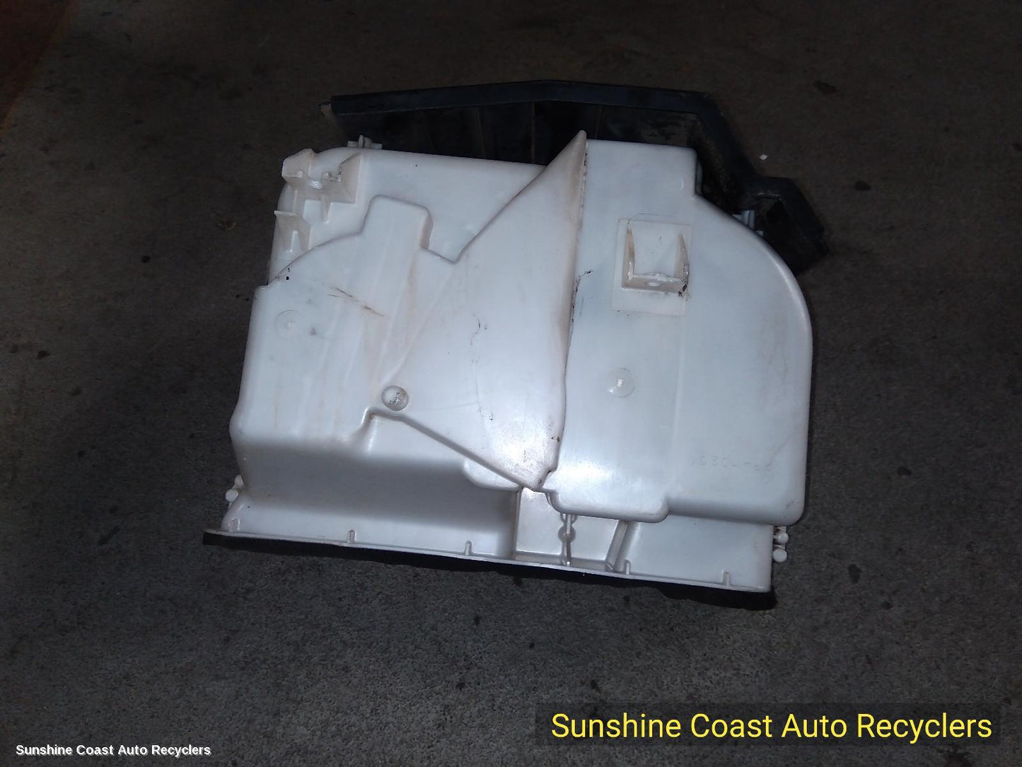 2016 Mitsubishi Pajero Heater Core Box