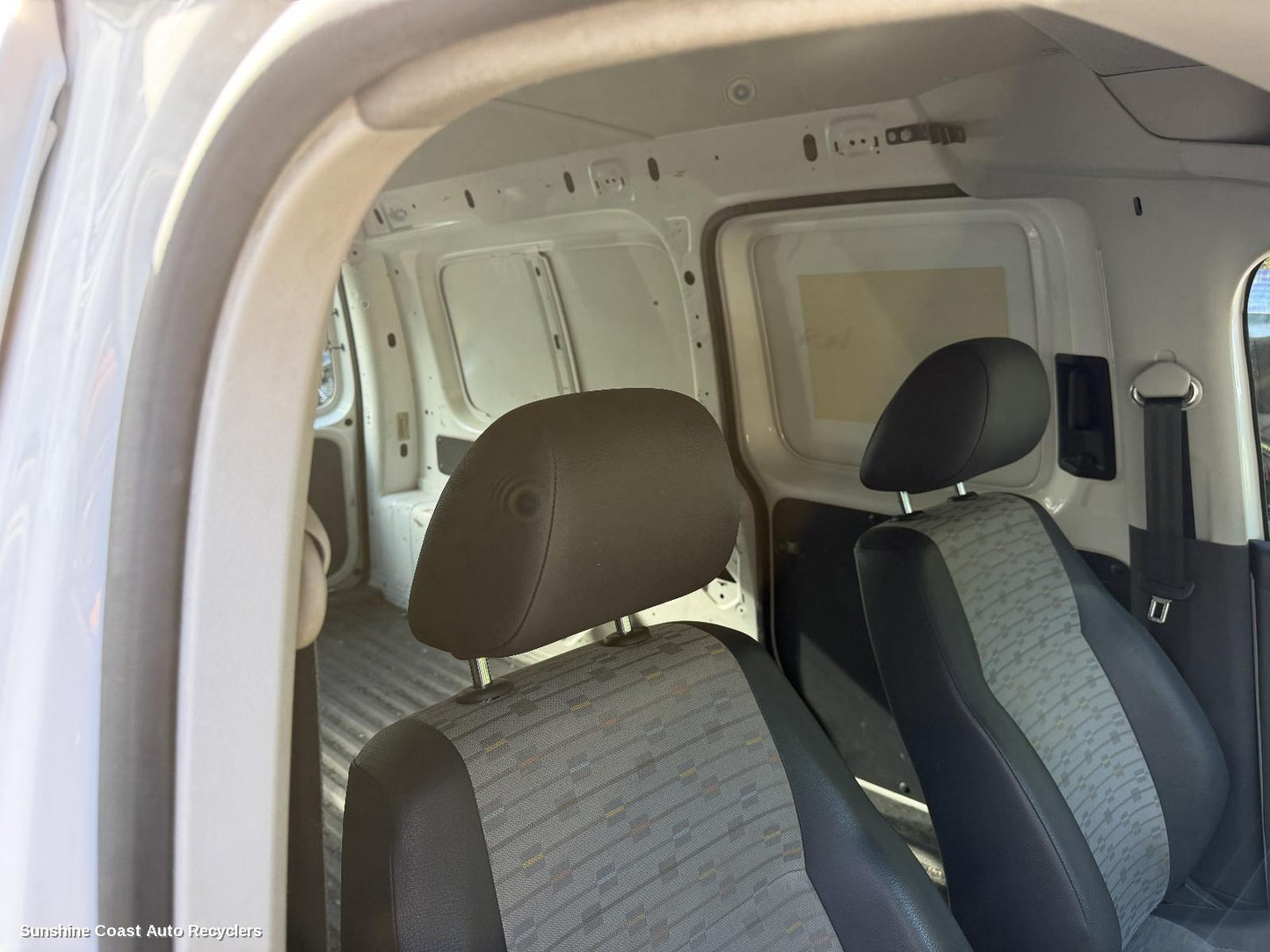 2010-2015 Volkswagen Caddy Headrest