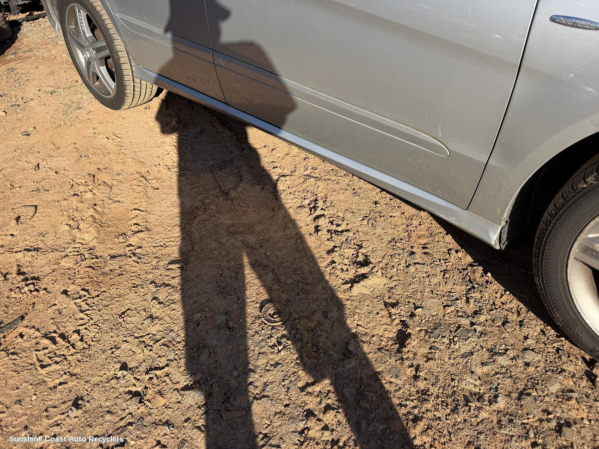 2006-2010 Mercedes R Class Side Step Skirt