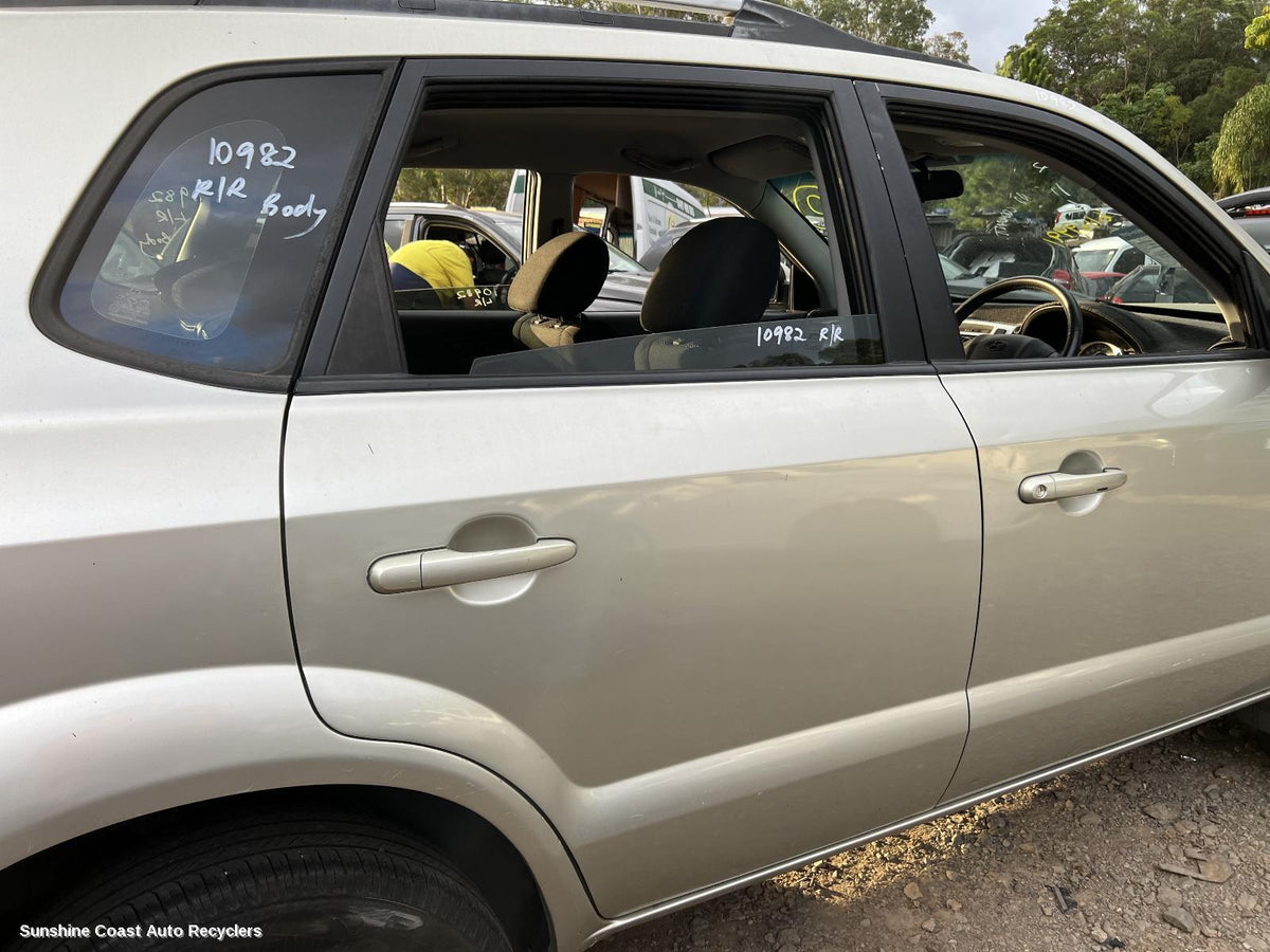 2004-2010 Hyundai Tucson Right Rear Door Sliding