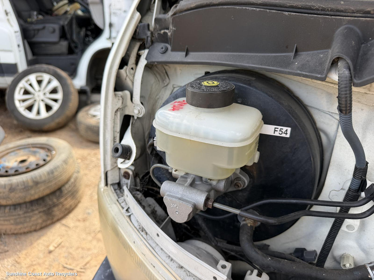 2005-2015 Toyota Hiace Master Cylinder