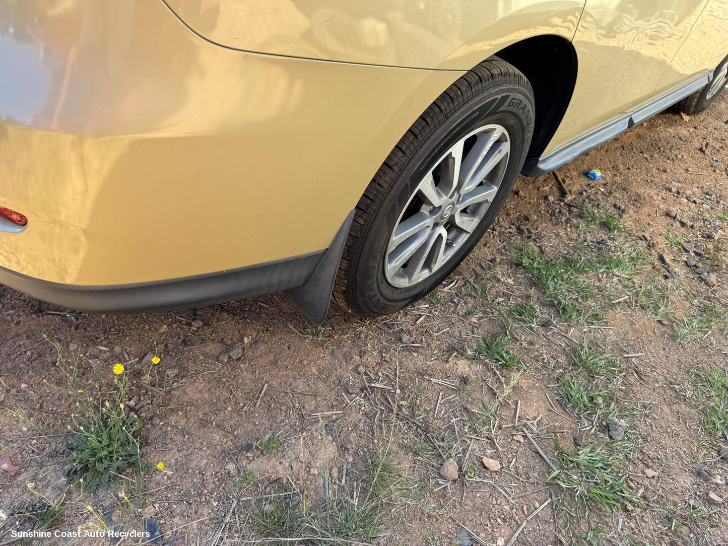 2014 Nissan Pathfinder Mud Flaps