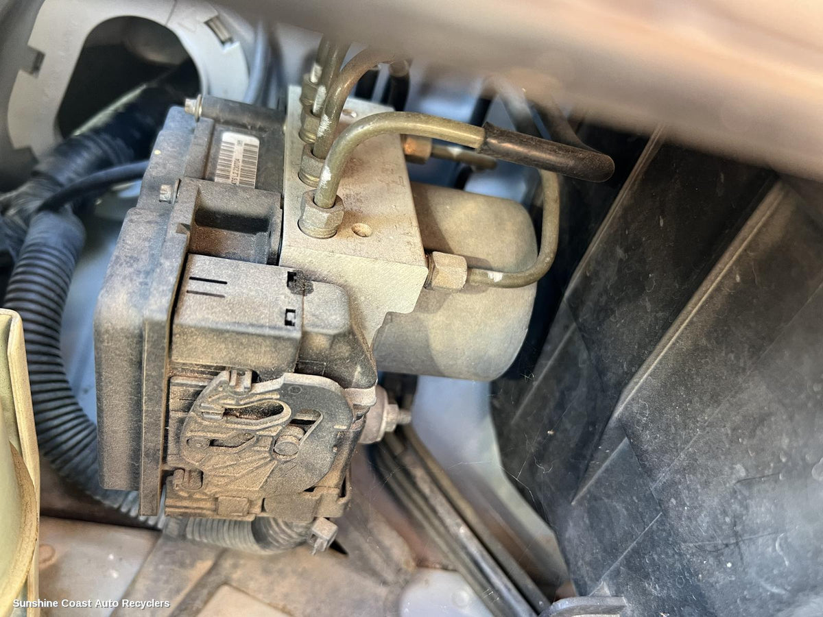 2004-2005 Subaru Forester Abs Pump Modulator