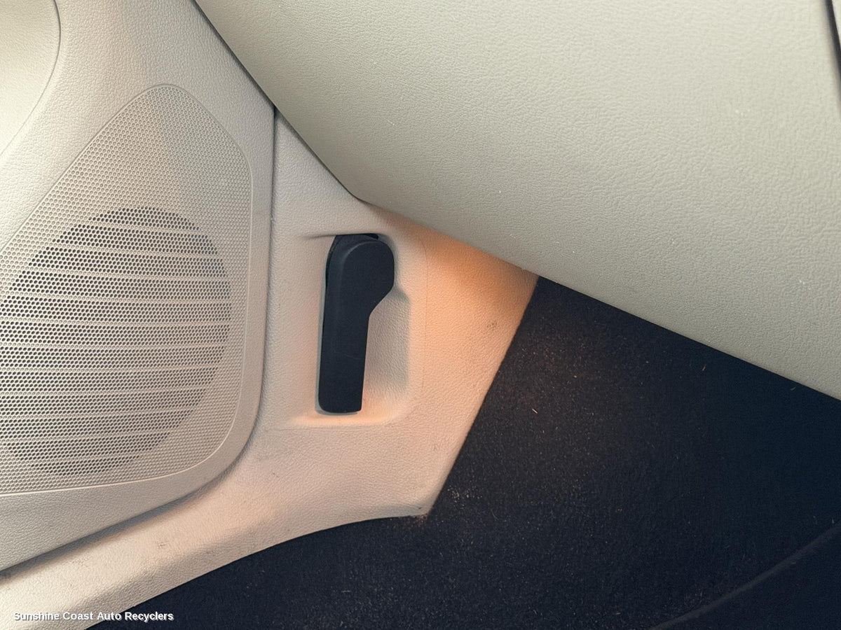2008-2011 Volkswagen Tiguan Bonnet Release