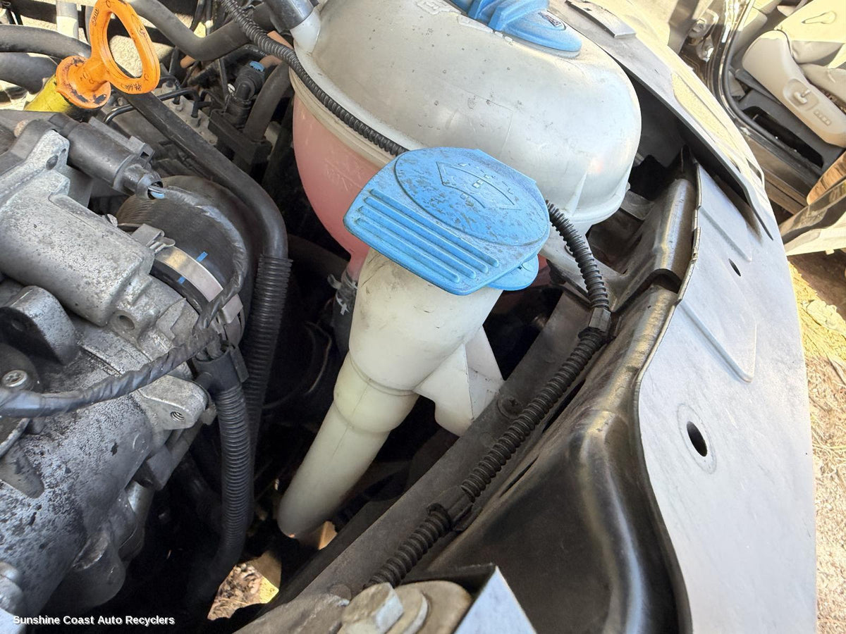 2004-2015 Volkswagen Transporter Washer Bottle