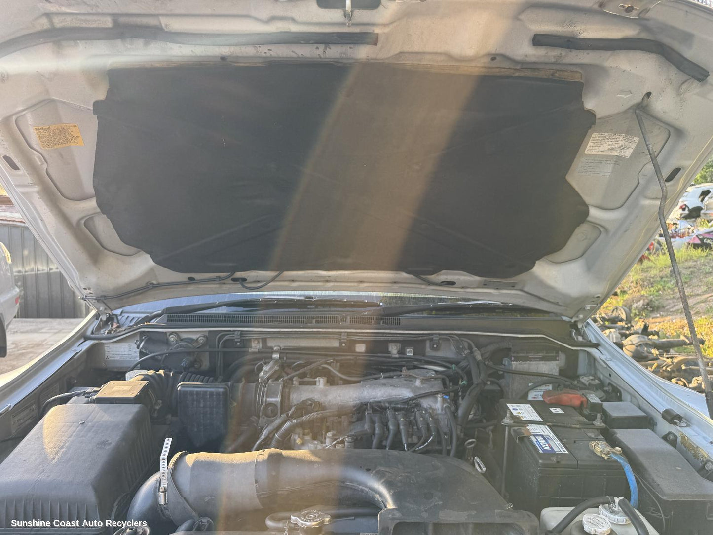 2002 Mitsubishi Pajero Bonnet Hinge Strut