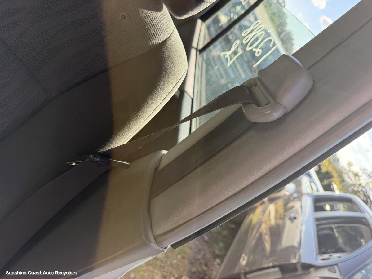 2002-2004 Mitsubishi Pajero Seatbelt Stalk