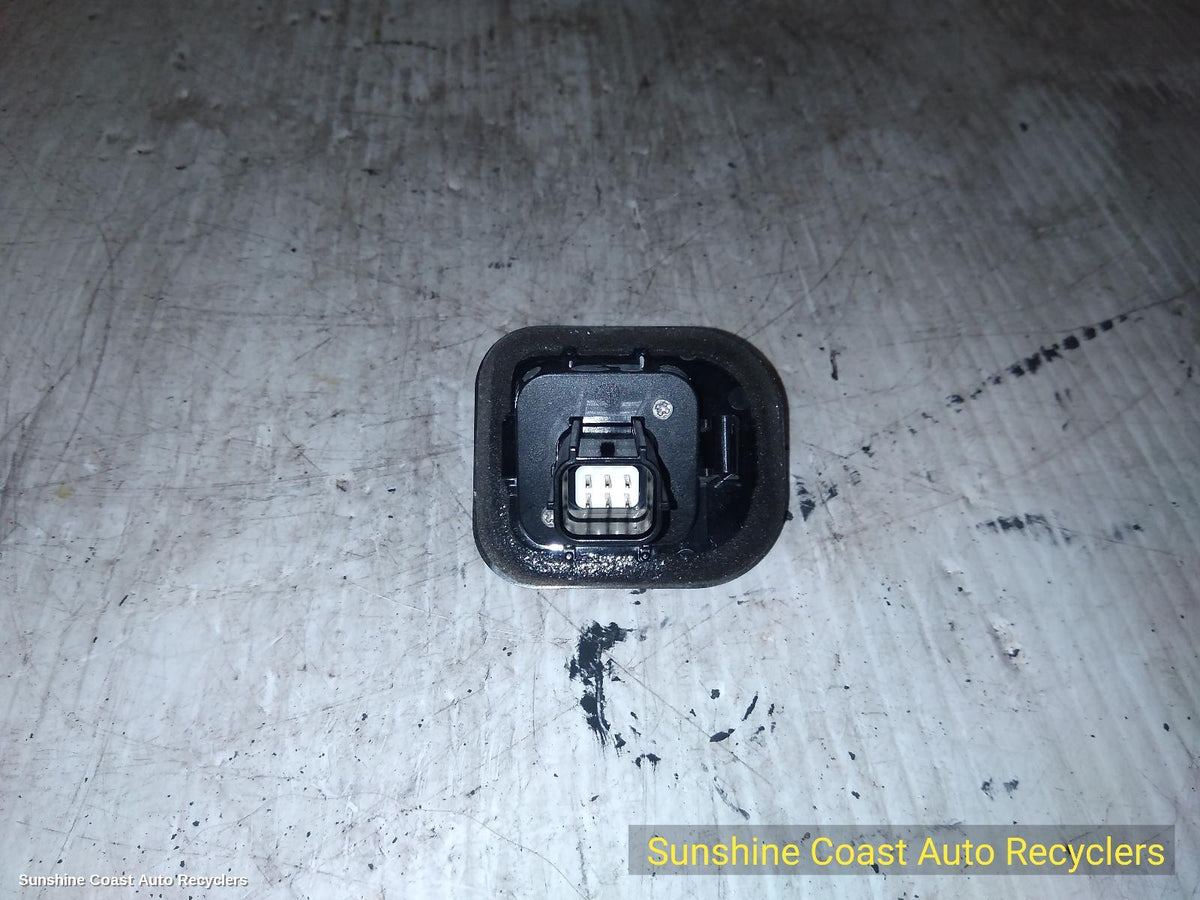 2013-2017 Nissan Pulsar Reverse Camera