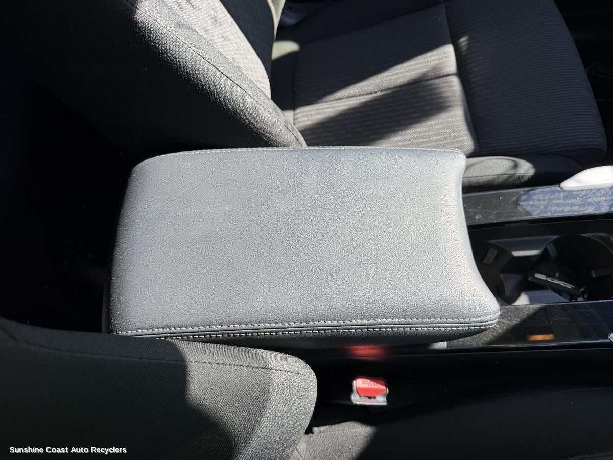 2017-2026 Mitsubishi Eclipse Cross Console