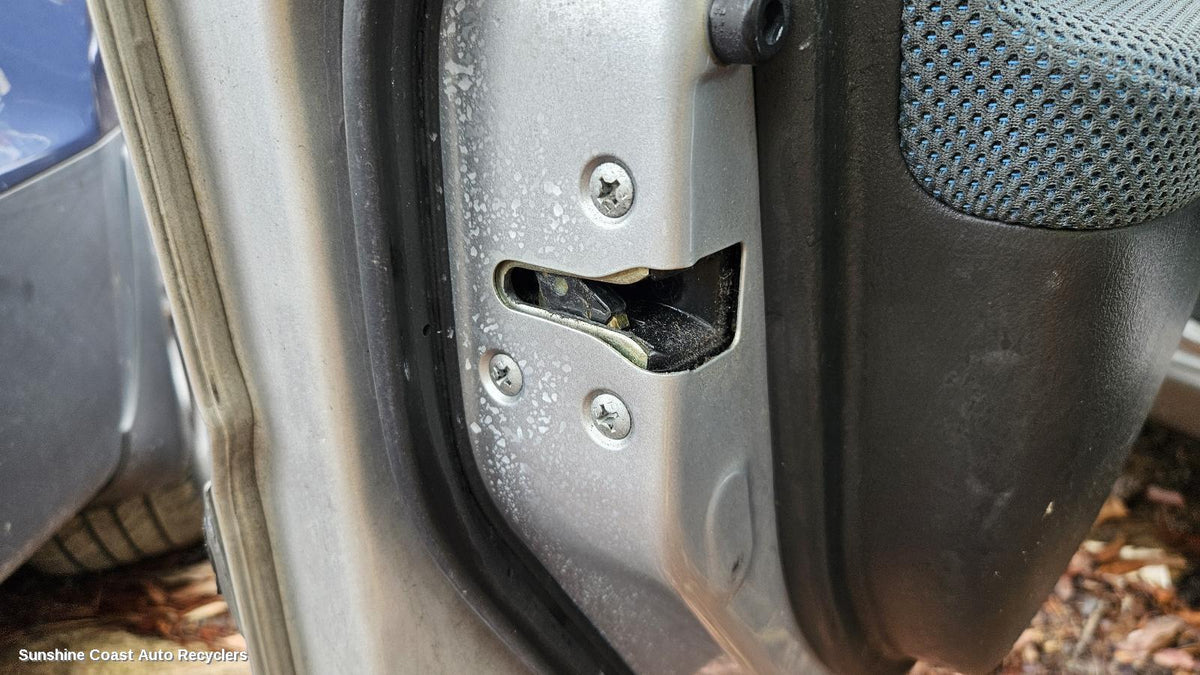 2002-2005 Subaru Impreza Door Boot Gate Lock