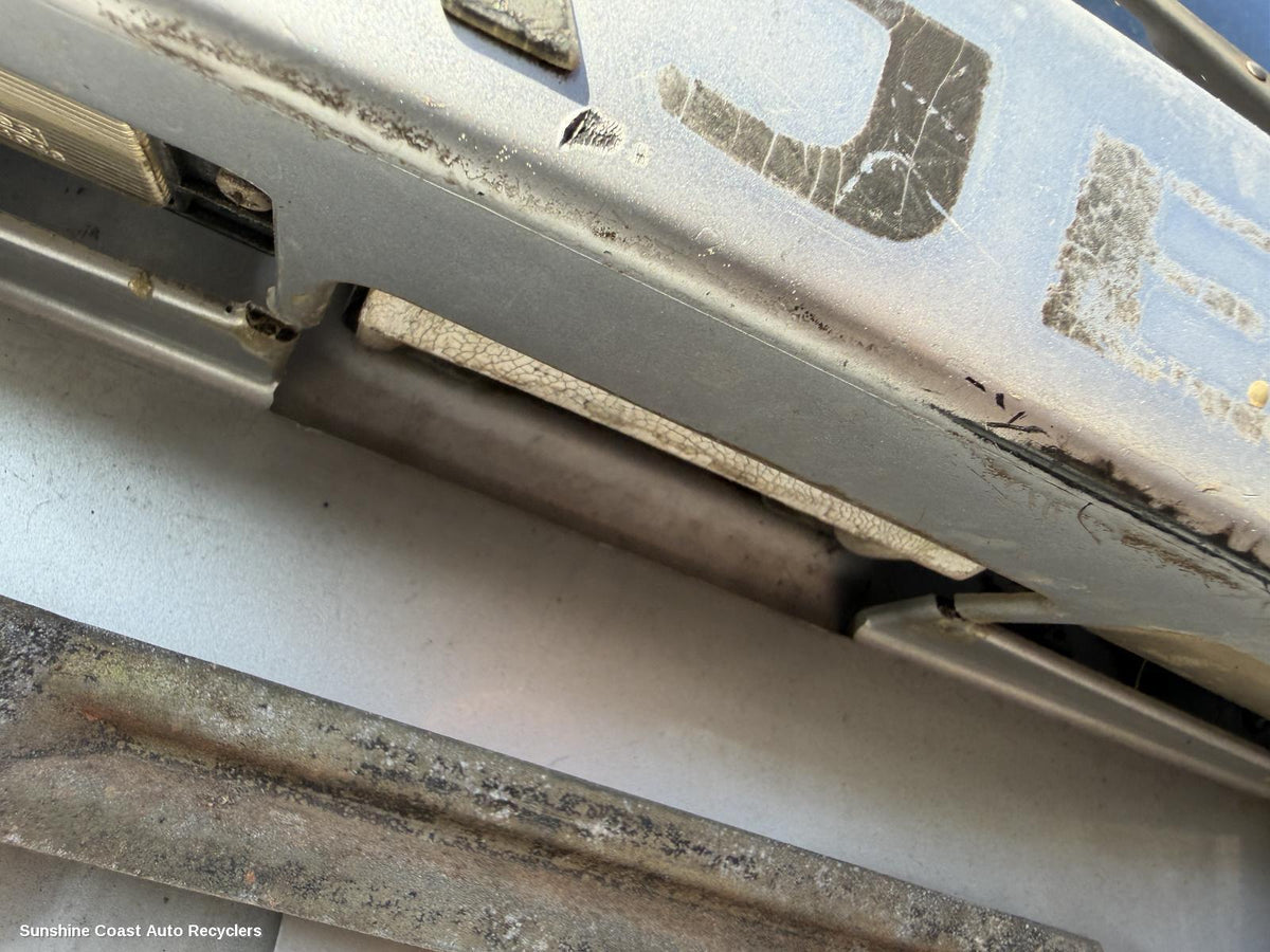 2002-2006 Mitsubishi Pajero Tailgate Handle
