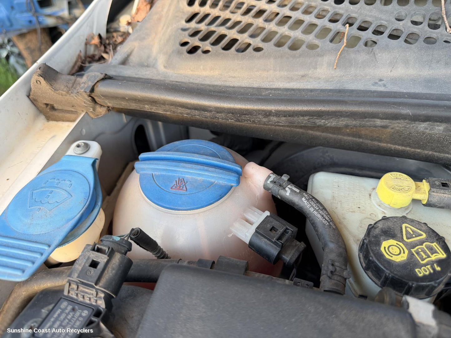 2010-2022 Volkswagen Amarok Overflow Bottle