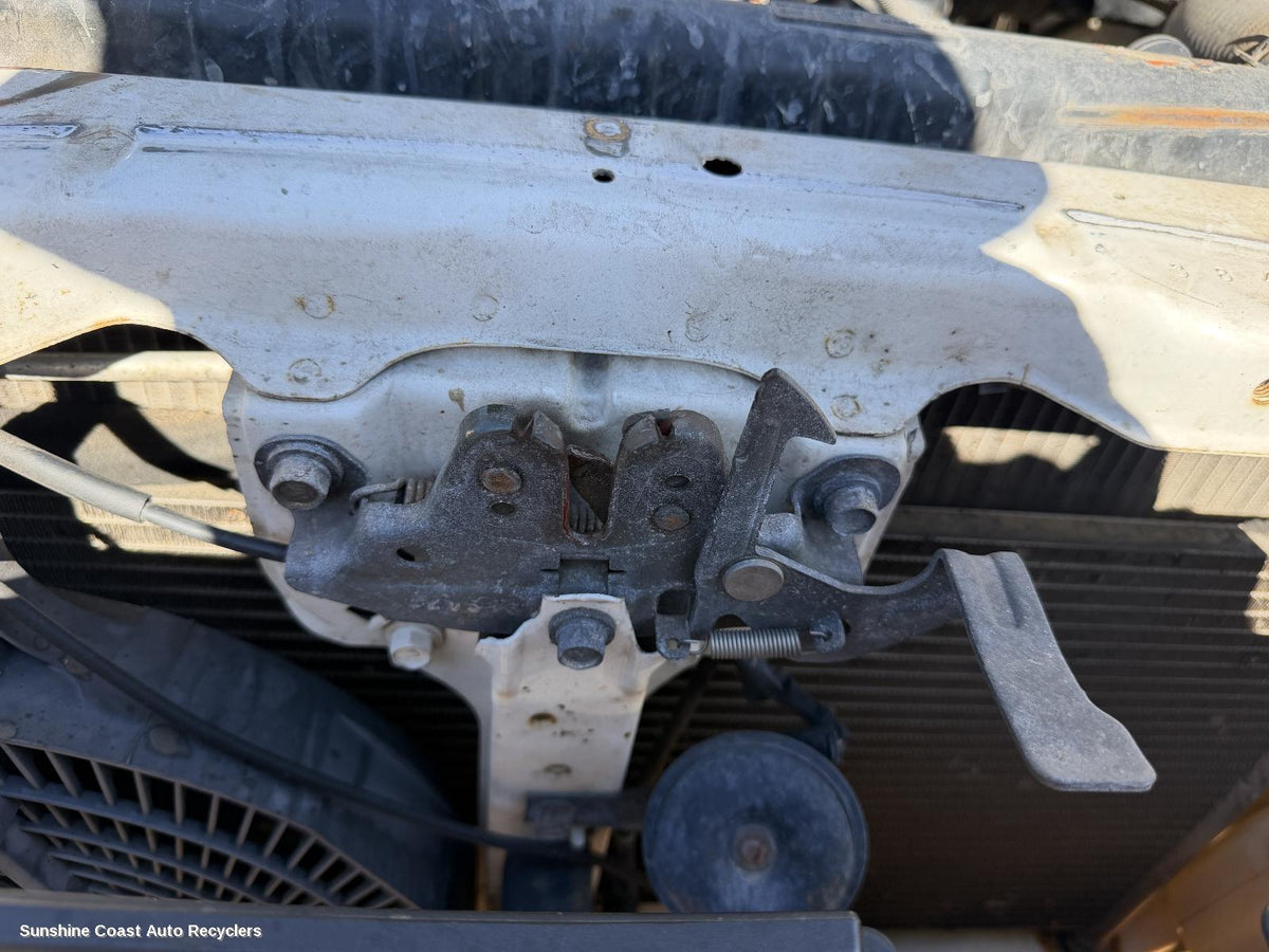 2001-2015 Nissan Navara Bonnet Lock Support
