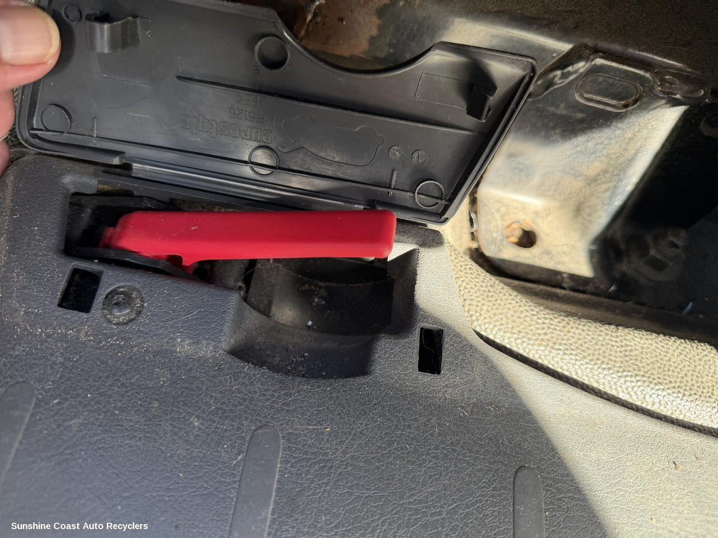 2008-2015 Peugeot Expert Bonnet Release