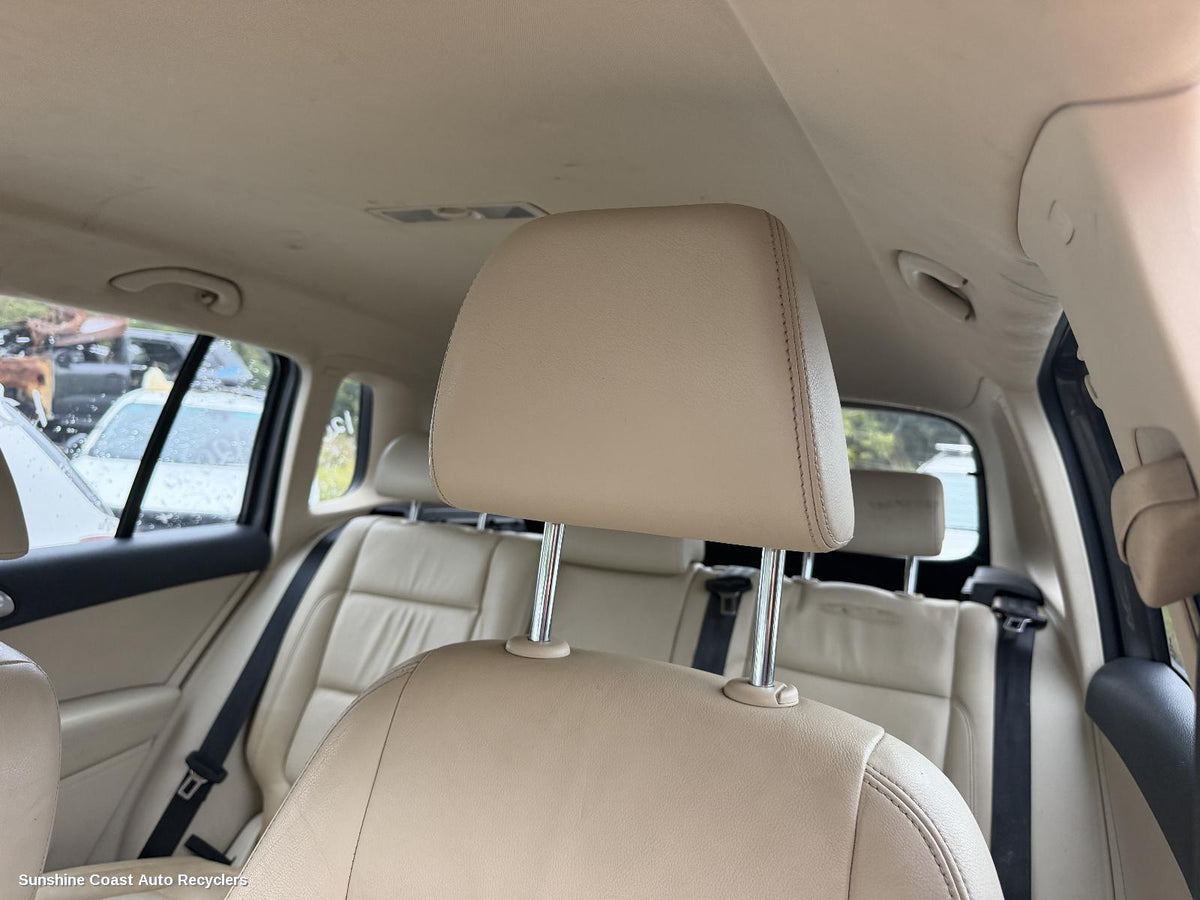 2008-2016 Volkswagen Tiguan Headrest