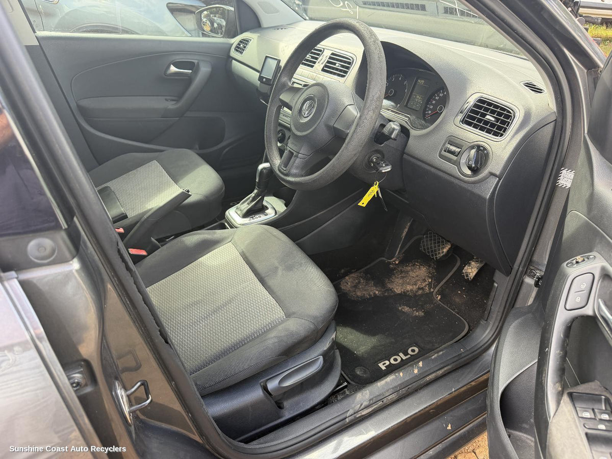 2010-2014 Volkswagen Polo Front Seat