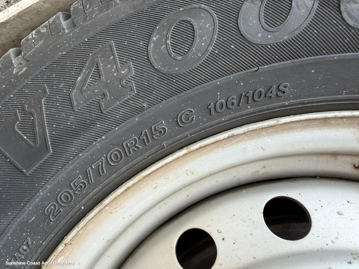 2011-2015 Toyota Hilux Tyre