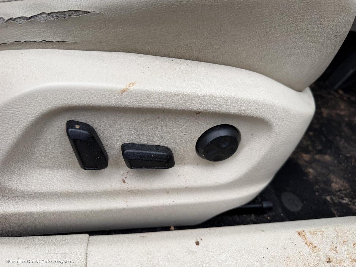 2008-2016 Volkswagen Tiguan Front Seat