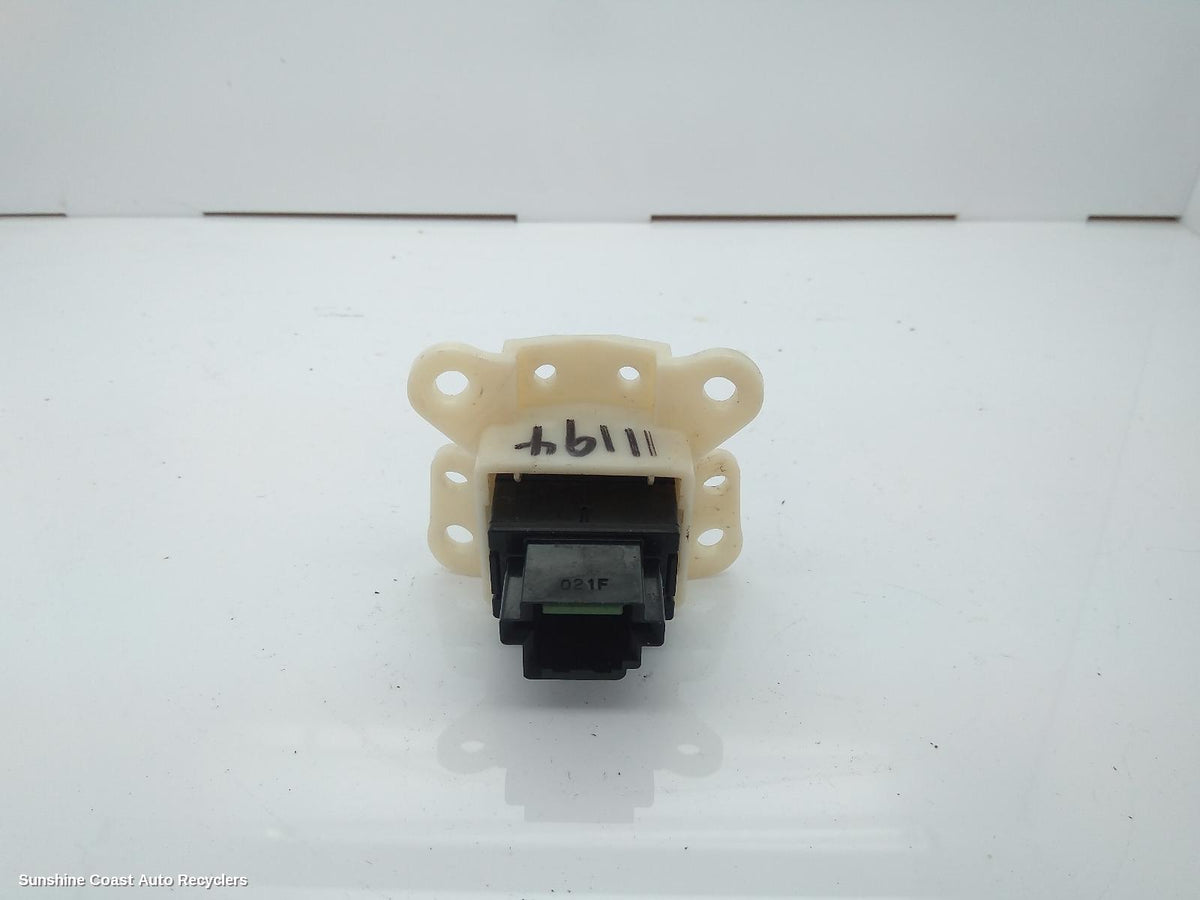 2009-2015 Mitsubishi Triton Misc Switch Relay