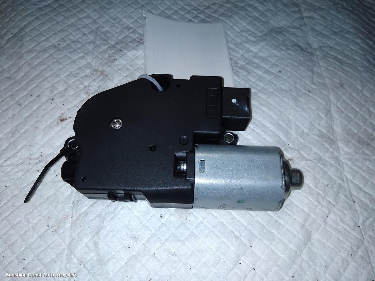 2011-2018 Holden Barina Sunroof Motor