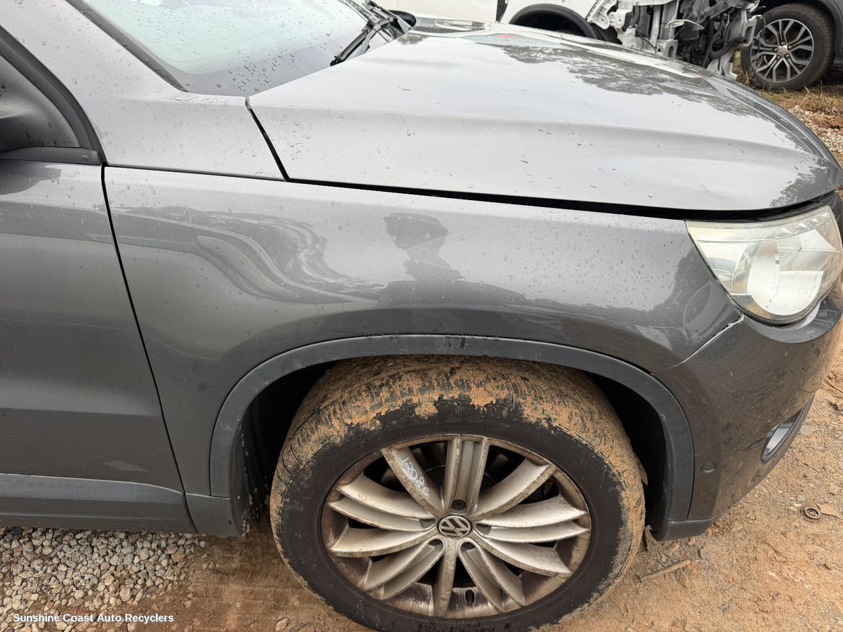 2008-2016 Volkswagen Tiguan Right Guard