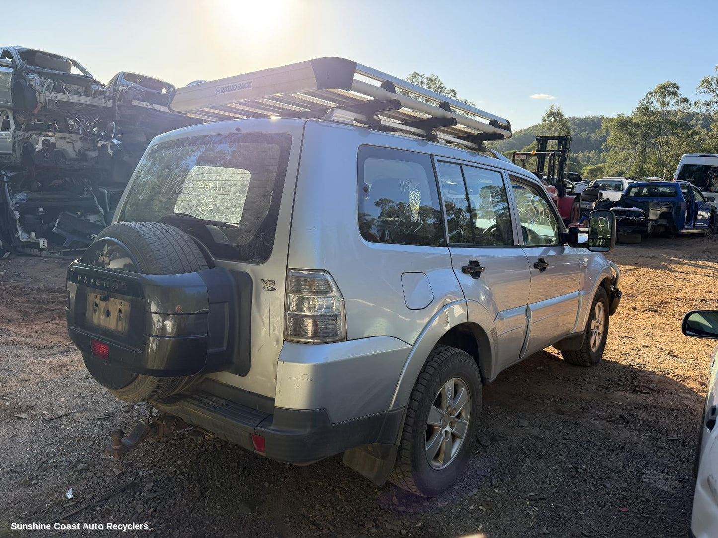 2006-2014 Mitsubishi Pajero Fuel Door Filler