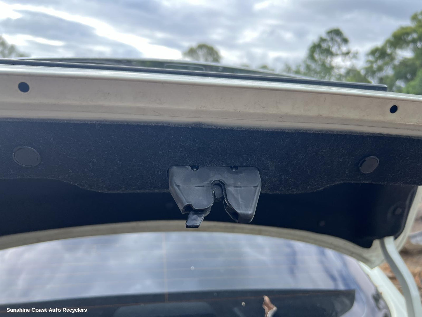 2013 Nissan Pulsar Door Boot Gate Lock