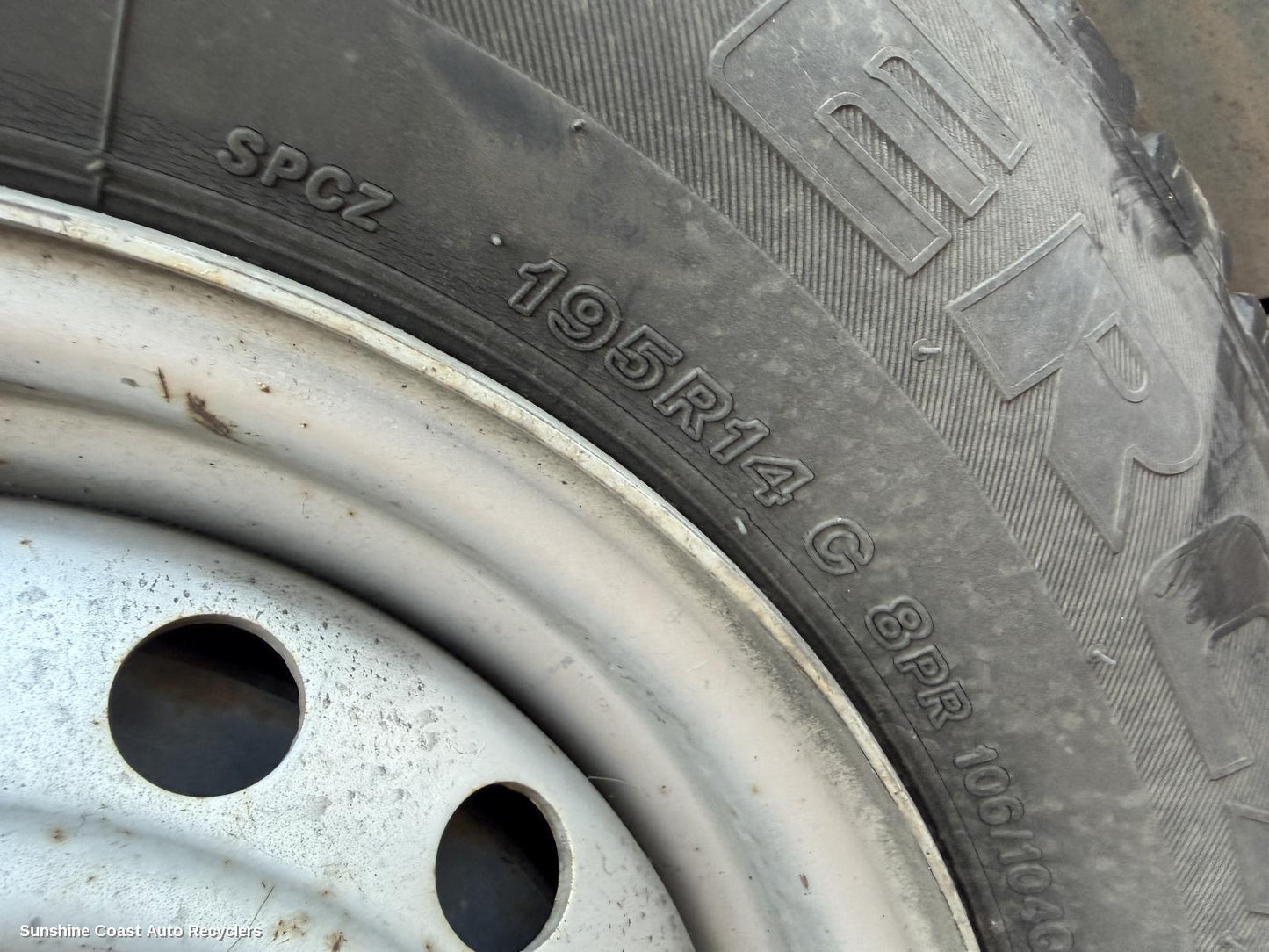 2005 Toyota Hilux Tyre
