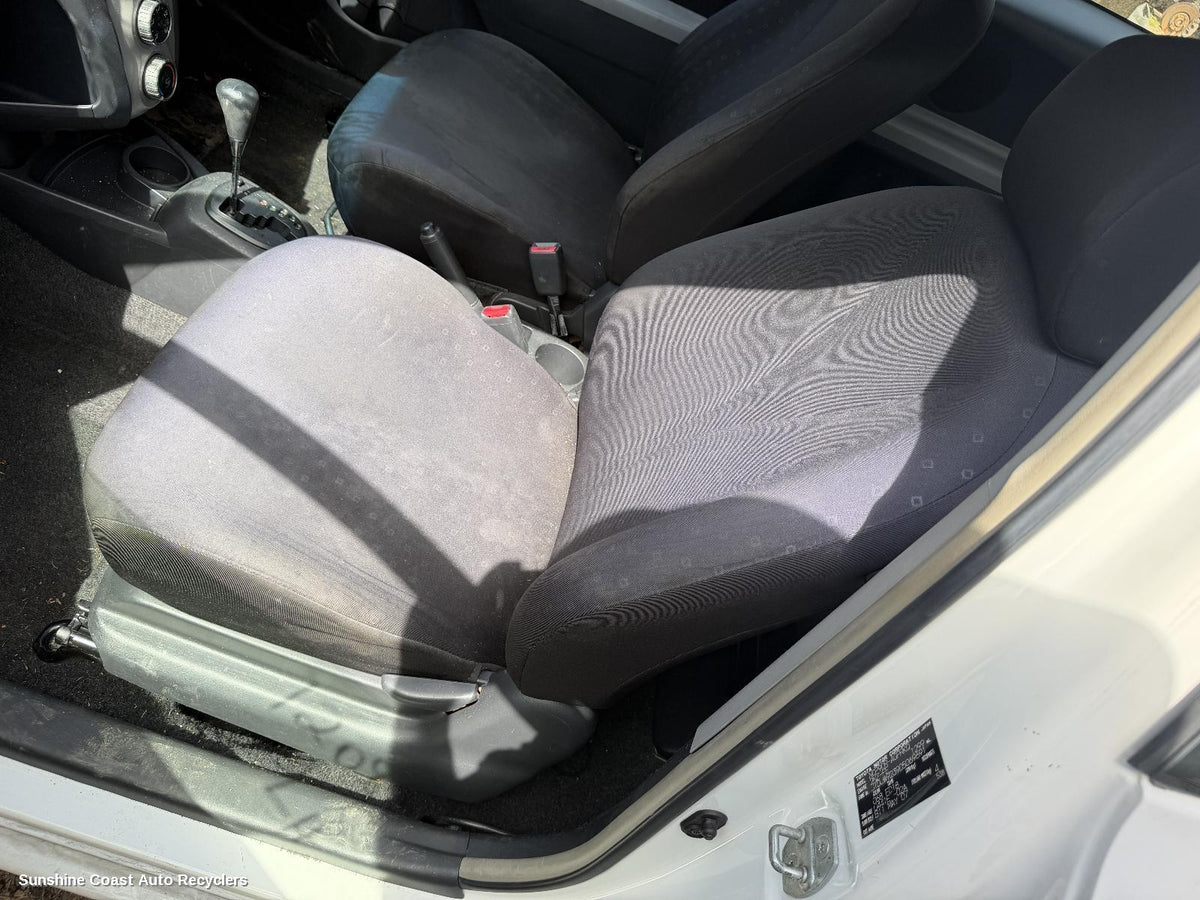 2005-2011 Toyota Yaris Front Seat