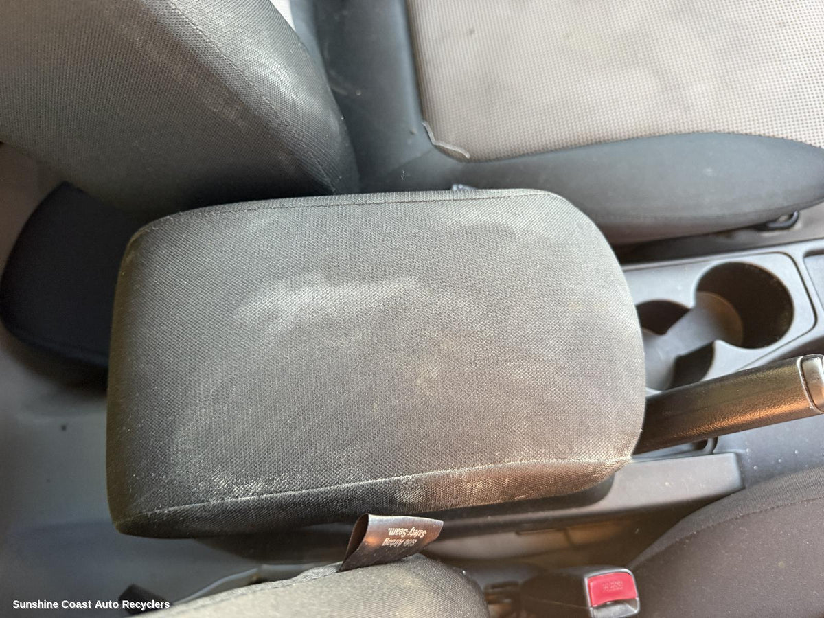 2009-2015 Mitsubishi Triton Console