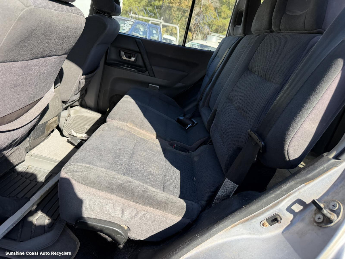 2002-2006 Mitsubishi Pajero 2nd Seat Rear Seat