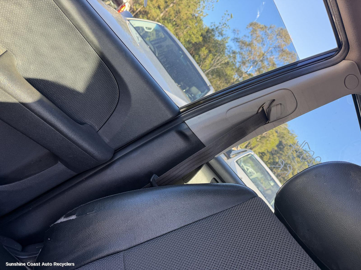 2005-2010 Kia Sportage Seatbelt Stalk
