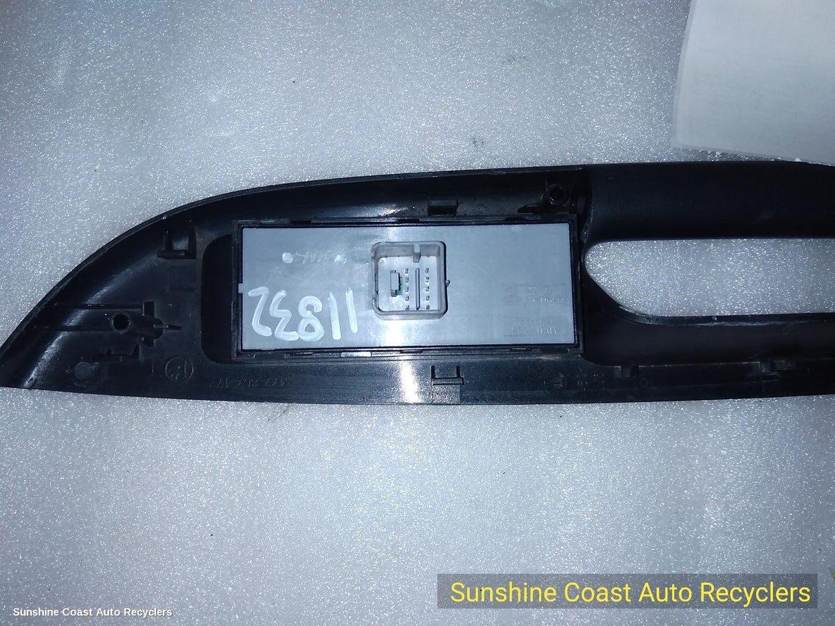 2009-2013 Skoda Octavia Pwr Dr Wind Switch