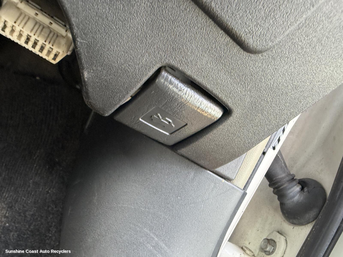 2005-2016 Toyota Yaris Bonnet Release