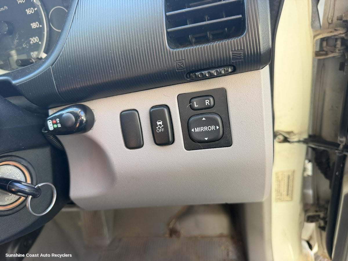 2009-2015 Mitsubishi Triton Misc Switch Relay