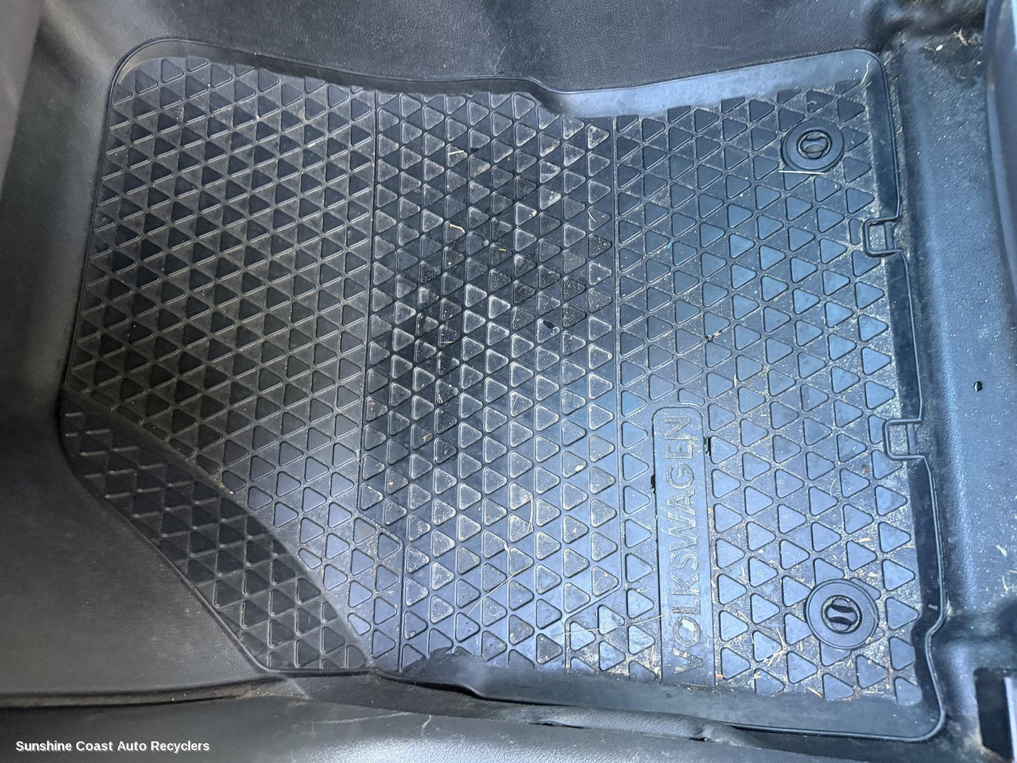 2010-2015 Volkswagen Caddy Floor Mats