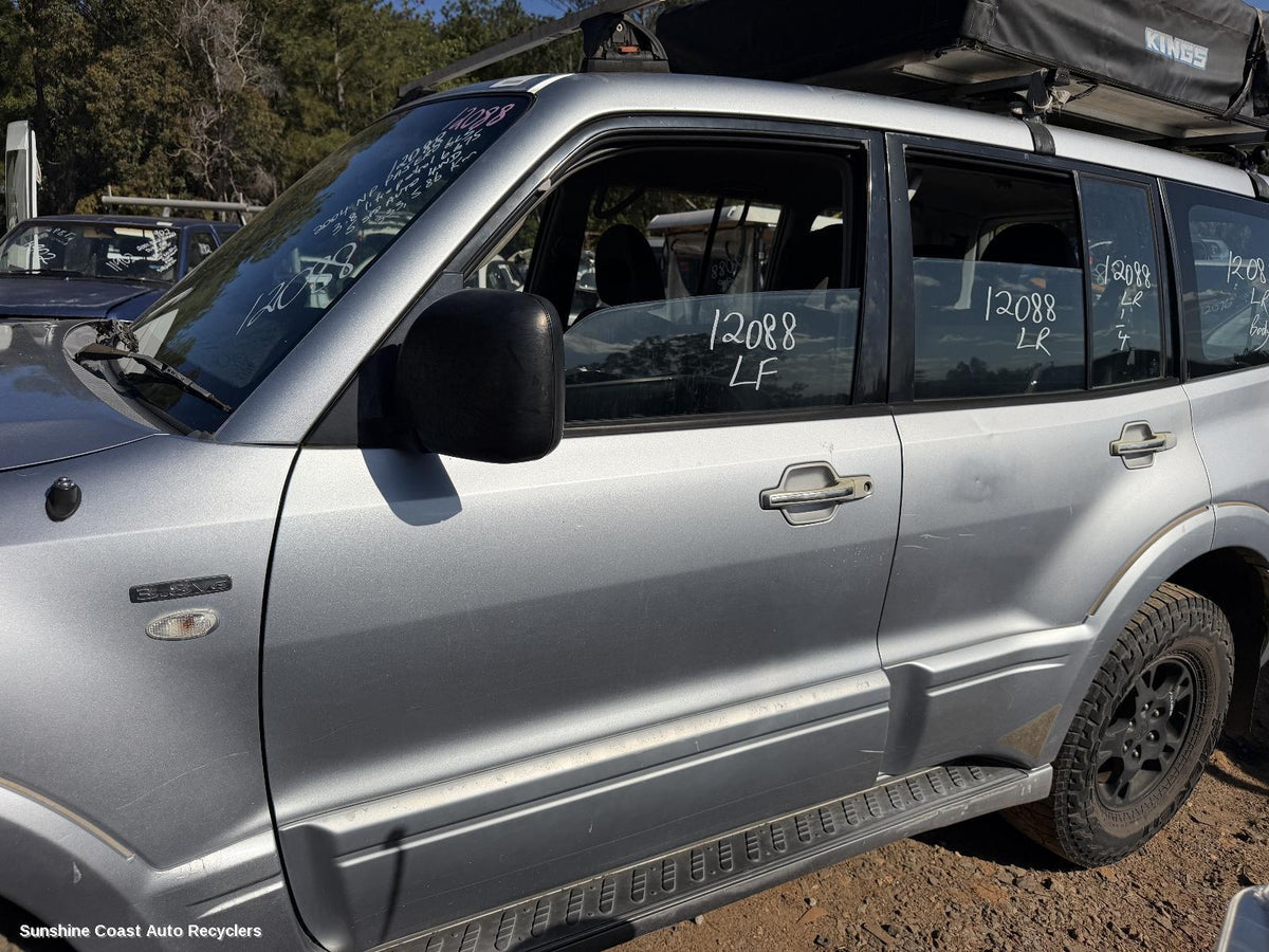 2000-2006 Mitsubishi Pajero Door Handle