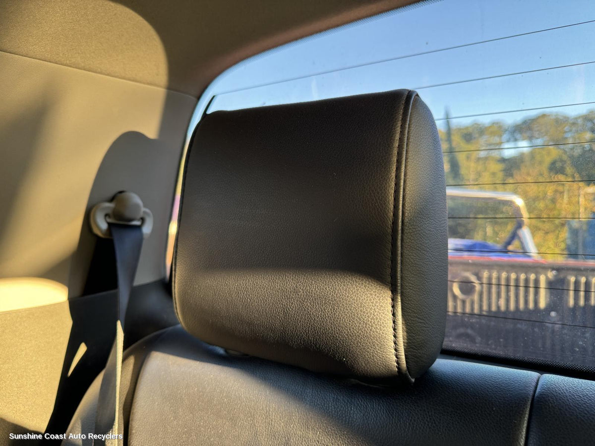 2005-2015 Nissan Navara Headrest