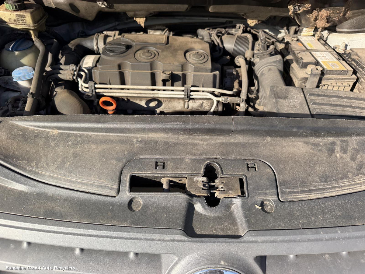 2004-2010 Volkswagen Caddy Bonnet Lock Support