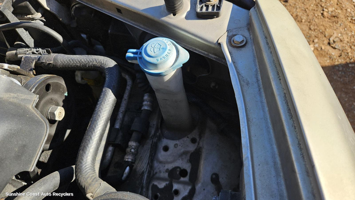 2000-2006 Hyundai Elantra Washer Bottle