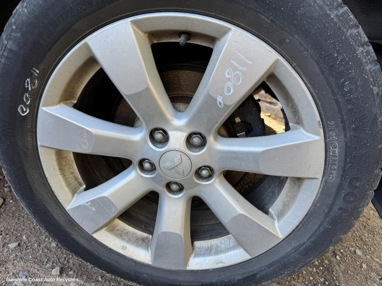2010 Mitsubishi Outlander Battery Tray